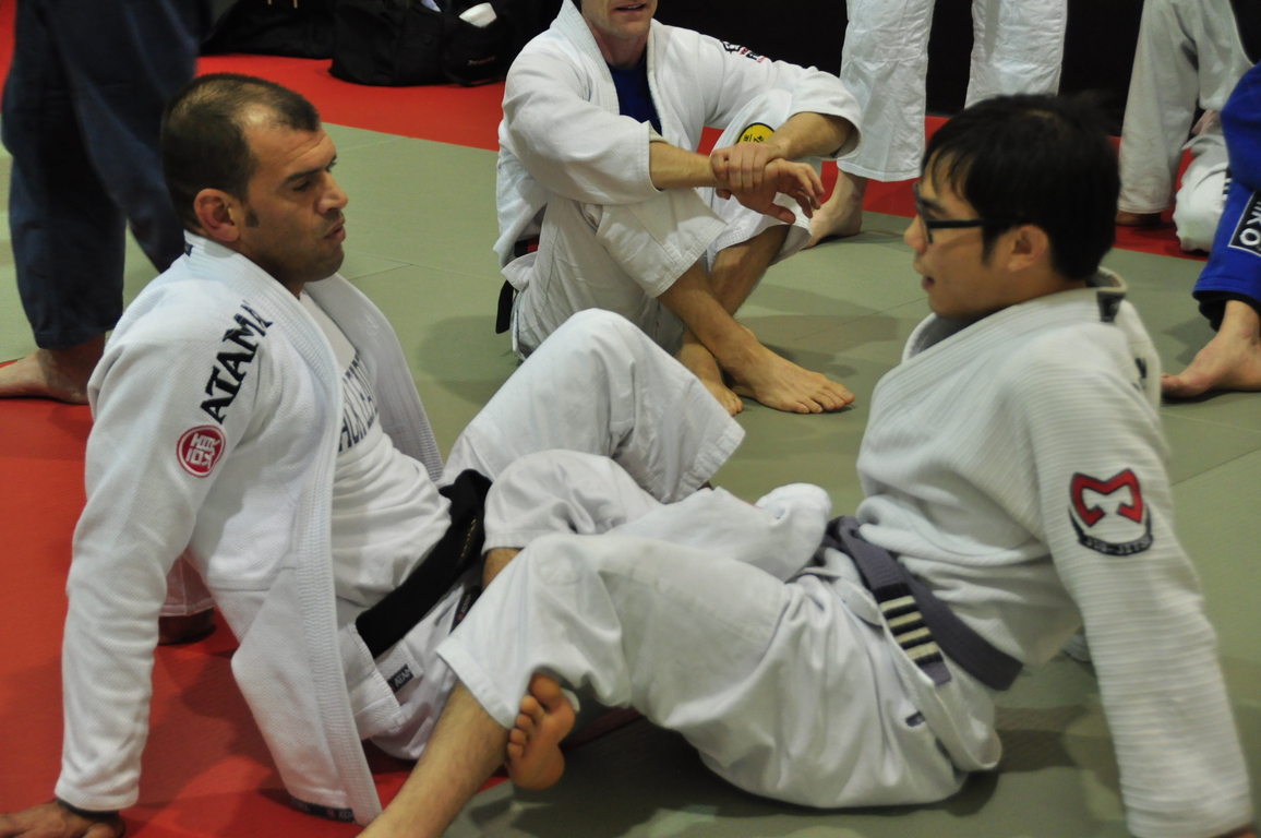 Brown Belt Teaches Sold-Out Seminar On Guard Position He Has Never Hit In A Live Roll