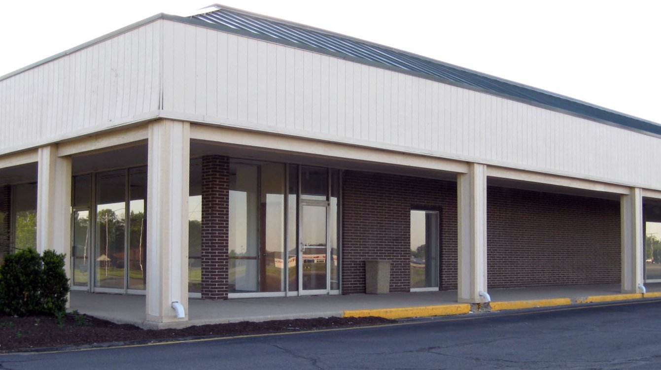 Gym 'Investing In Your Training Experience' Relocates To Strip Mall Between Vape Shop And Nail Salon — Loses Locker Room